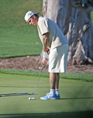 03.10 | Jogando golfe em Beverly Hills com um amigo