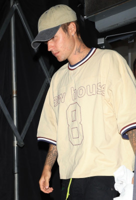 17.10 | Sai para jantar sozinha no The Nice Guy, em West Hollywood