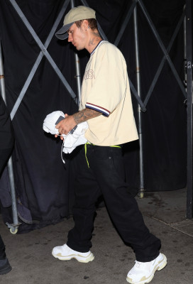17.10 | Sai para jantar sozinha no The Nice Guy, em West Hollywood