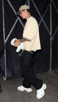 17.10 | Sai para jantar sozinha no The Nice Guy, em West Hollywood