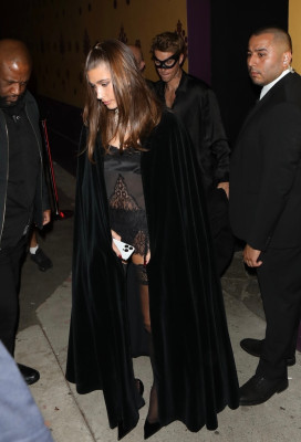 21.10 | Saindo da festa de 27º aniversário da Doja Cat em West Hollywood