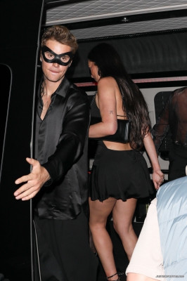 21.10 | Saindo da festa de 27º aniversário da Doja Cat em West Hollywood
