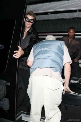 21.10 | Saindo da festa de 27º aniversário da Doja Cat em West Hollywood