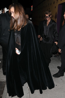 21.10 | Saindo da festa de 27º aniversário da Doja Cat em West Hollywood