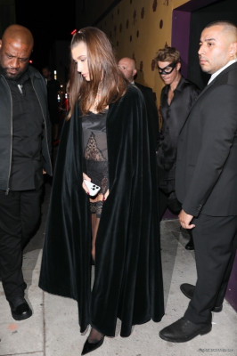 21.10 | Saindo da festa de 27º aniversário da Doja Cat em West Hollywood