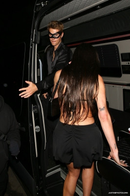 21.10 | Saindo da festa de 27º aniversário da Doja Cat em West Hollywood