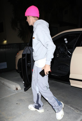 26.10 | Chega para um culto da Igreja Churchome em Beverly Hills