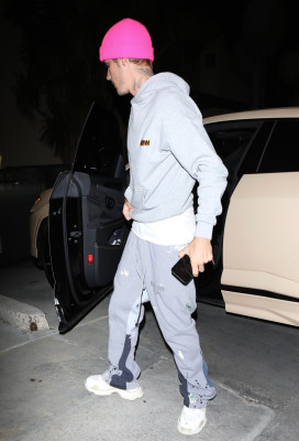26.10 | Chega para um culto da Igreja Churchome em Beverly Hills