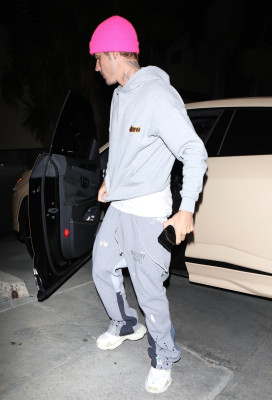26.10 | Chega para um culto da Igreja Churchome em Beverly Hills