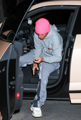26.10 | Chega para um culto da Igreja Churchome em Beverly Hills