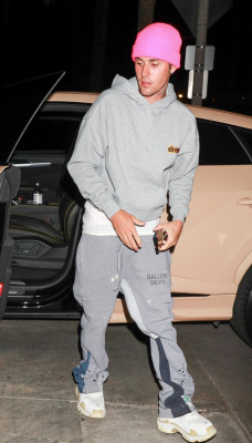 26.10 | Chega para um culto da Igreja Churchome em Beverly Hills
