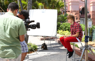 06.12 | Justin Bieber passeando em Bahamas