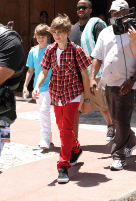 06.12 | Justin Bieber passeando em Bahamas