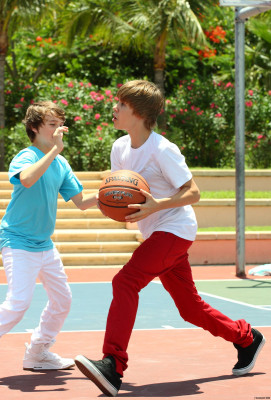 06.12 | Justin Bieber passeando em Bahamas