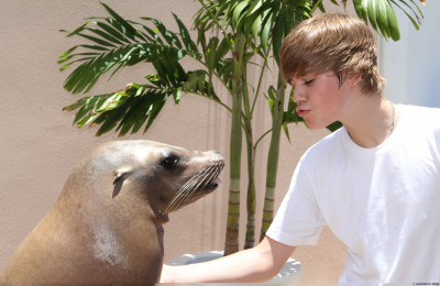 06.12 | Justin Bieber passeando em Bahamas