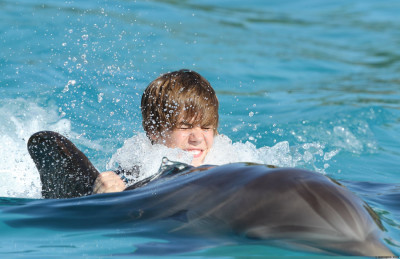 06.12 | Justin Bieber passeando em Bahamas