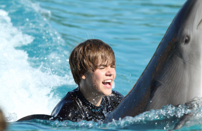 06.12 | Justin Bieber passeando em Bahamas