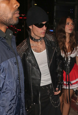 29.10 | Deixando a festa de Halloween de Vas Morgan em West Hollywood