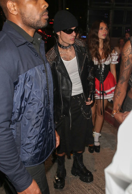 29.10 | Deixando a festa de Halloween de Vas Morgan em West Hollywood