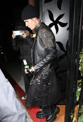 29.10 | Deixando a festa de Halloween de Vas Morgan em West Hollywood
