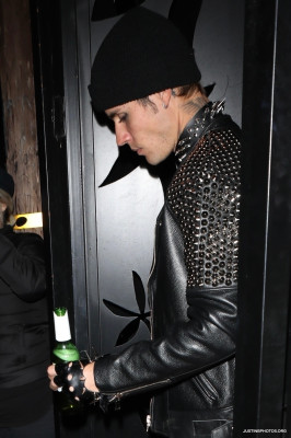29.10 | Deixando a festa de Halloween de Vas Morgan em West Hollywood