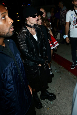 29.10 | Deixando a festa de Halloween de Vas Morgan em West Hollywood