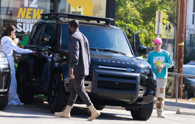 05.11 | No Maru Cafe, em Los Feliz com Hailey Bieber