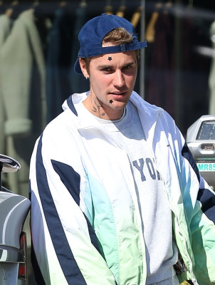 06.11 | Encontra alguns amigos em West Hollywood