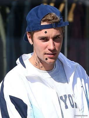 06.11 | Encontra alguns amigos em West Hollywood