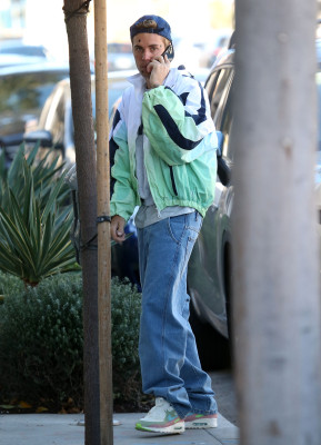 06.11 | Encontra alguns amigos em West Hollywood