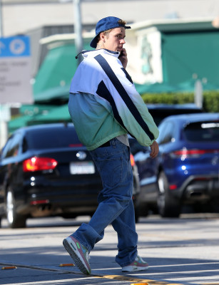 06.11 | Encontra alguns amigos em West Hollywood