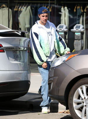 06.11 | Encontra alguns amigos em West Hollywood