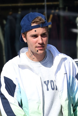 06.11 | Encontra alguns amigos em West Hollywood