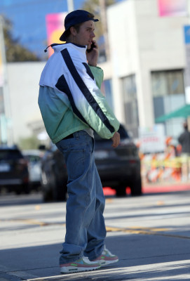 06.11 | Encontra alguns amigos em West Hollywood