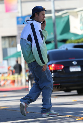 06.11 | Encontra alguns amigos em West Hollywood