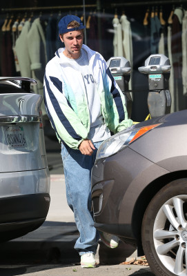 06.11 | Encontra alguns amigos em West Hollywood