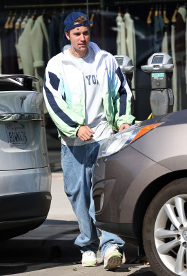 06.11 | Encontra alguns amigos em West Hollywood