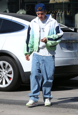 06.11 | Encontra alguns amigos em West Hollywood