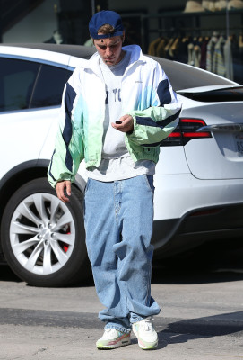 06.11 | Encontra alguns amigos em West Hollywood