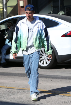 06.11 | Encontra alguns amigos em West Hollywood