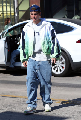 06.11 | Encontra alguns amigos em West Hollywood