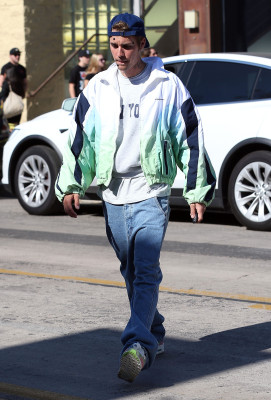 06.11 | Encontra alguns amigos em West Hollywood
