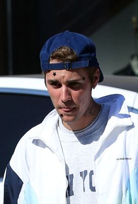 06.11 | Encontra alguns amigos em West Hollywood