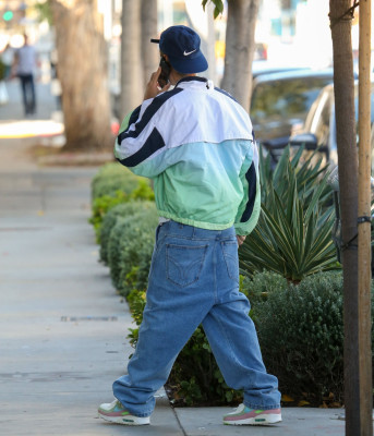 06.11 | Encontra alguns amigos em West Hollywood