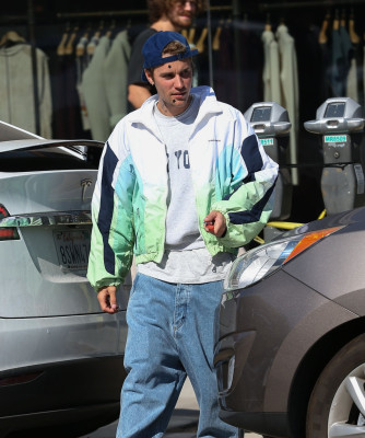 06.11 | Encontra alguns amigos em West Hollywood