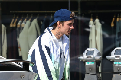 06.11 | Encontra alguns amigos em West Hollywood