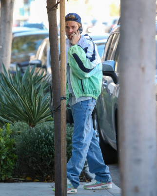 06.11 | Encontra alguns amigos em West Hollywood