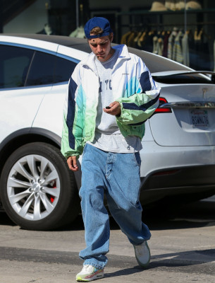 06.11 | Encontra alguns amigos em West Hollywood