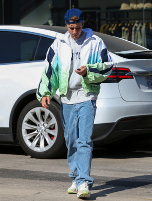 06.11 | Encontra alguns amigos em West Hollywood