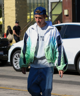 06.11 | Encontra alguns amigos em West Hollywood